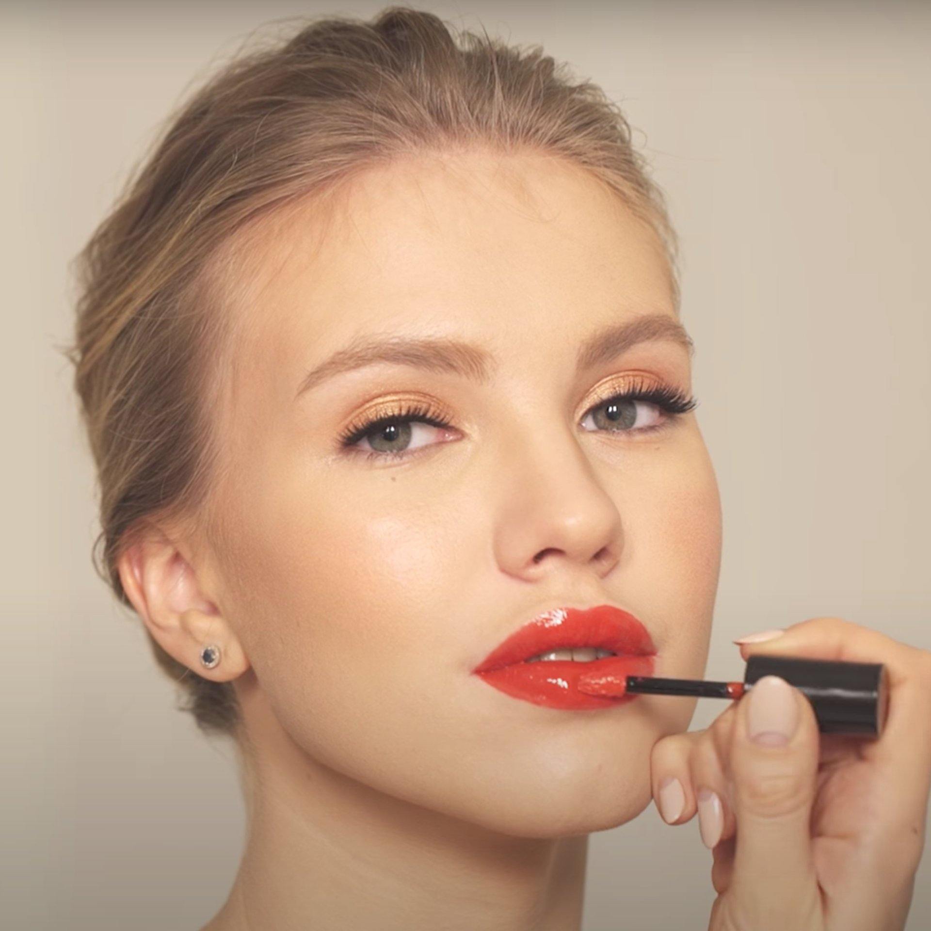 Vinyl effect lips makeup - Romanovamakeup